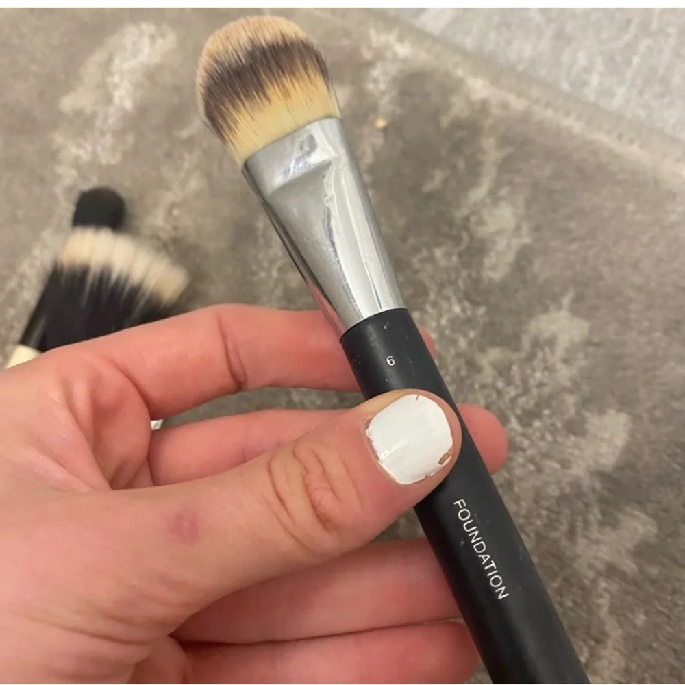 Chanel 6 Foundation Brush